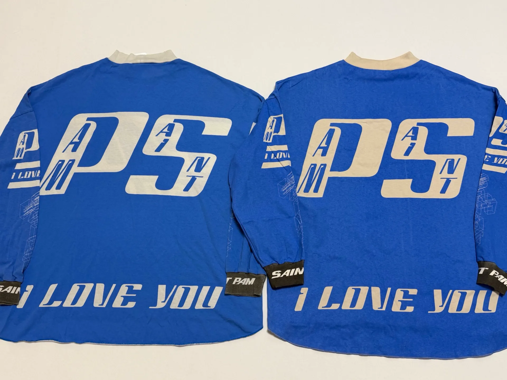Pre-production paneling (the fabric is temporarily cut and the color is yellowish. The color of the bulk product may be modified) SAINT Mxxxxxx × P.A.M. PAM_LS TEE/SAINT PAM/BLU P.A.M. joint model blue PAM SAINT racing suit blue S-XL